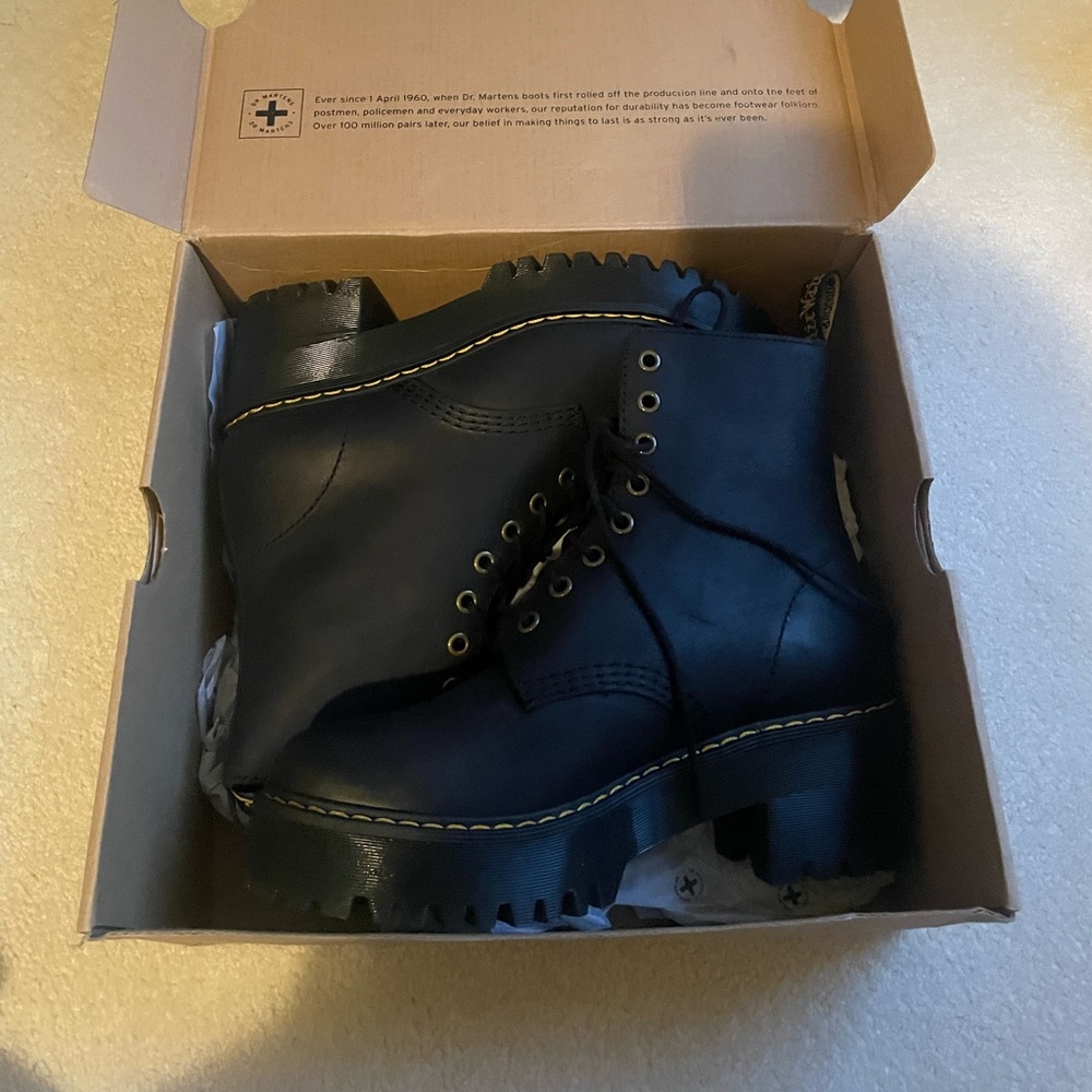 Dr Martens Shriver Hi (Size 7)